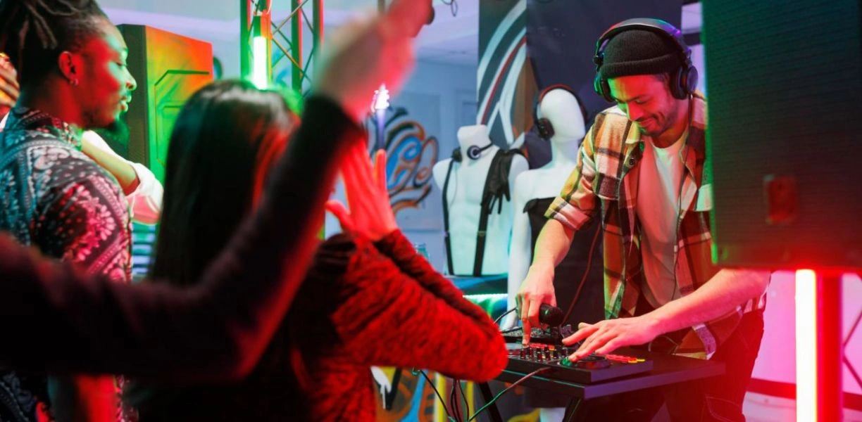 Virtual Concerts and Events: The New Frontier of Live Entertainment